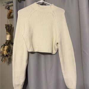 Hollister Women's Classic Cream Sweater